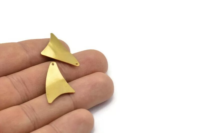 12 Raw Brass Triangle Wave Charms (29x22x17mm) Bs 1286