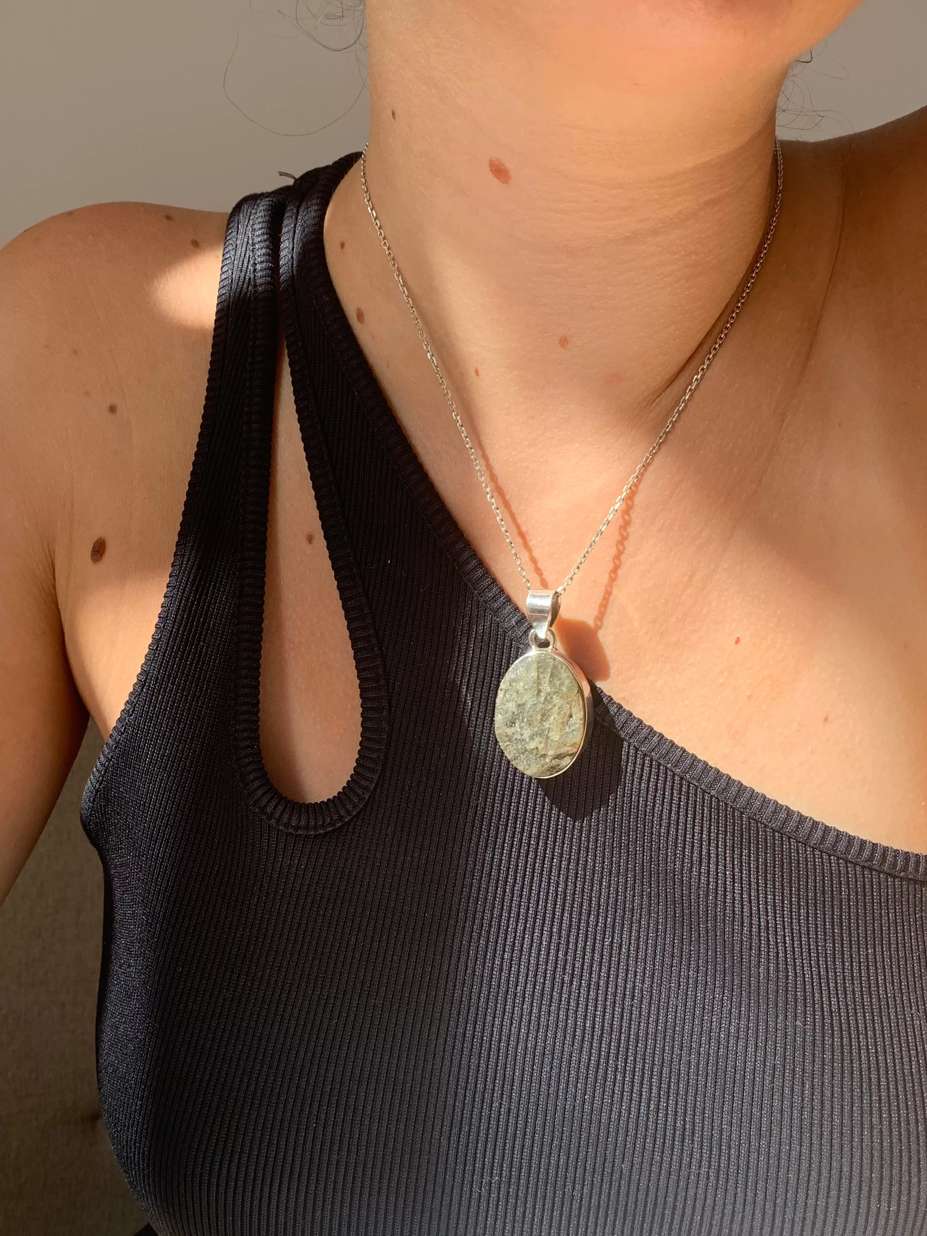 Raw Labradorite Akoni Pendant - Reg. Oval