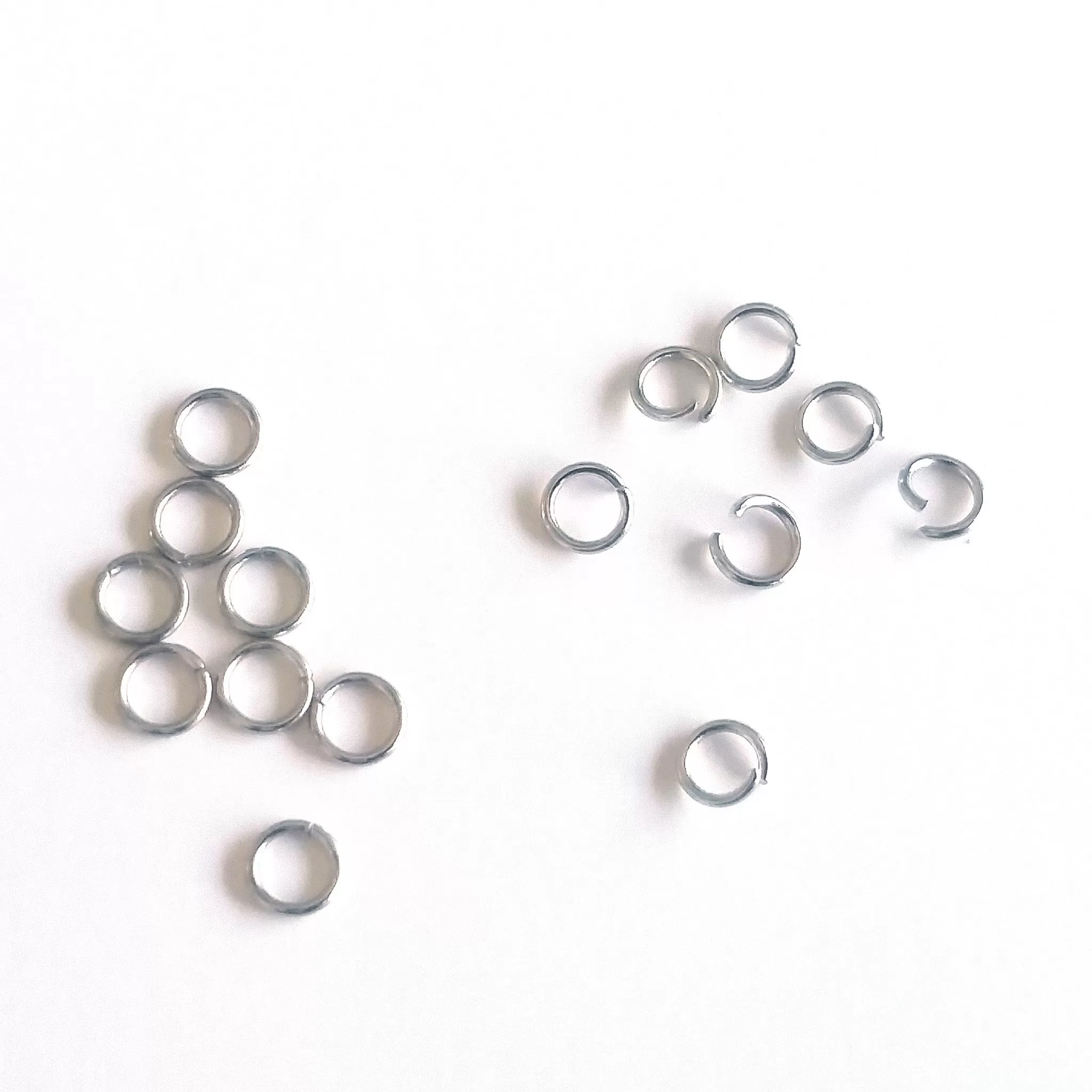 Very Thin Jump Rings, 4mm outside diameter, 0.6mm thick, Stainless Steel